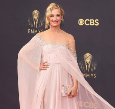 7 Gaun Terindah Aktris Hollywood di Emmy Awards 2021