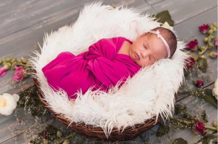 Cara Tepat Membedong Bayi dan Manfaatnya