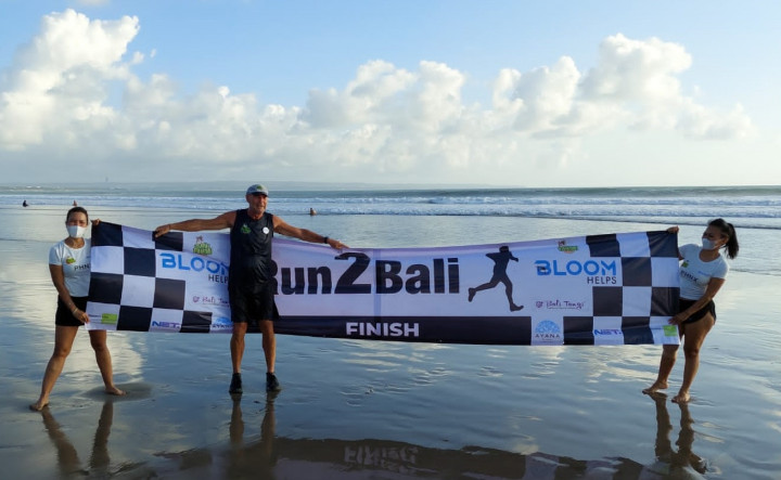 Ekspatriat Tuntaskan Misi Kemanusiaan Lari Marathon Jakarta-Bali