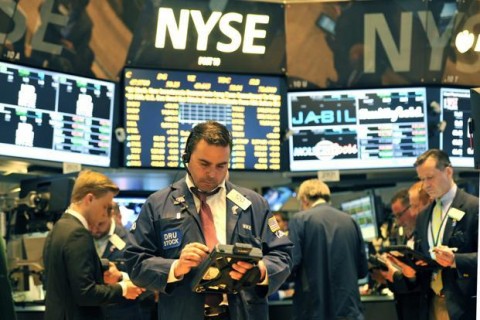 Wall Street Jatuh Didorong Aksi Jual