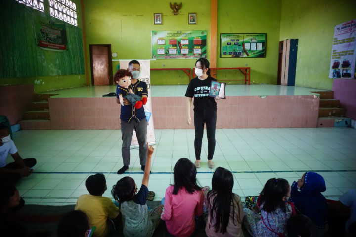 Universitas Ciputra Surabaya Bangkitkan Minat Baca dan Tanamkan Moral Lewat Dongeng