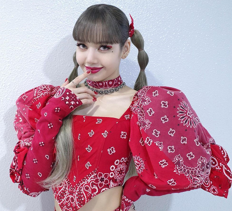 Idola K-pop asal Thailand ini merilis album solo bertajuk namanya sendiri 'Lalisa'. (Foto: Dok. Instagram/@lalalalisa)