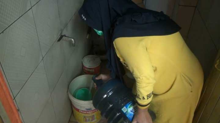 Krisis Air Bersih, Warga Pademangan Pakai Air Galon untuk Kebutuhan Sehari-hari