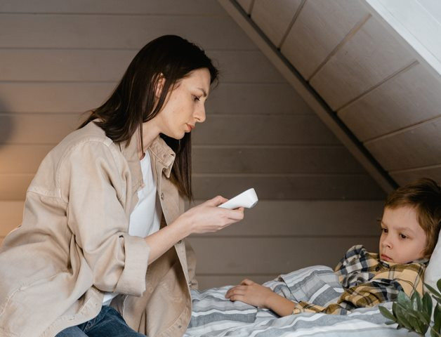 Demam atau meriang adalah salah satu gejala umum anak tertular covid-19. (Foto: Ilustrasi/Pexels.com)