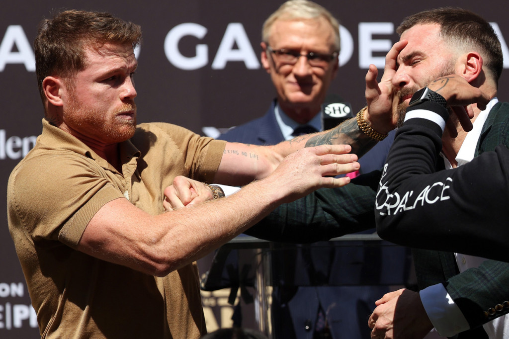 Panas, Canelo Alvarez dan Caleb Plant Adu Jotos di Konferensi Pers