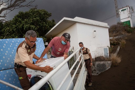 Lava Gunung Cumbre Vieja Masih Mengalir, Warga Terus Mengungsi