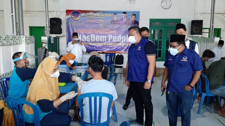 DPD NasDem Gresik Vaksinasi Dosis Kedua di Pondok Pesantren