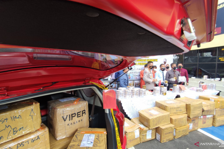 Pasutri Eks Pedagang Sate Banting Setir Edarkan Kosmetik Abal-abal