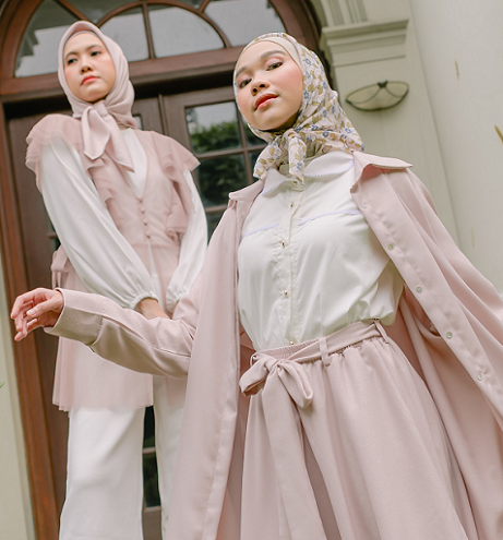Kolaborasi ini menghadirkan sembilan complete looks dengan 11 produk yang didominasi oleh warna pastel dan tone netral. (Foto: Dok. HijabChic)