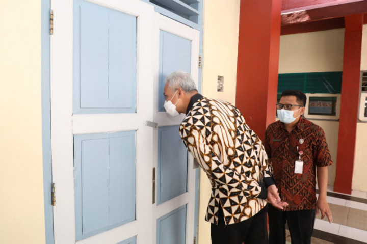 Ganjar Temukan Pelanggaran PTM di SMKN 1 Semarang