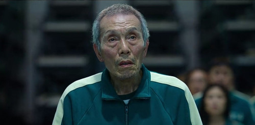 Penyakit demensia pada kakek Oh Il Nam di serial Netflix Squid Game. Foto: Netflix