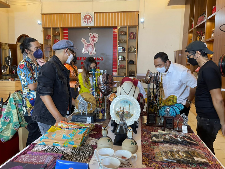 Keseruan Slank Kunjungi Galeri UMKM Semarang