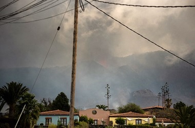 Erupsi Gunung Cumbre Vieja Menguat, Petugas Pemadam Terpaksa Mundur