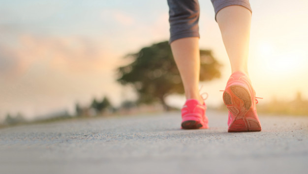 Berjalan kaki bisa mengatasi long covid-19 (Foto: Freepik)