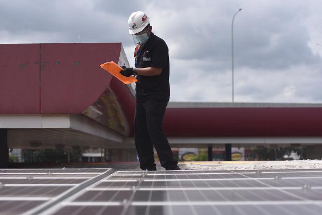 Ilustrasi pemasangan PLTS - - Foto: dok Pertamina
