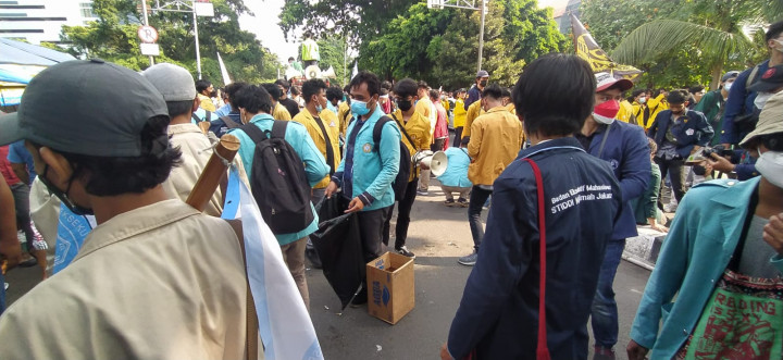 Demo BEM SI di KPK Diakhiri Bersih-bersih Jalan