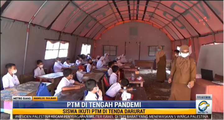 Sedih, Ratusan Murid SD Inpres Mamuju PTM di Tenda Darurat