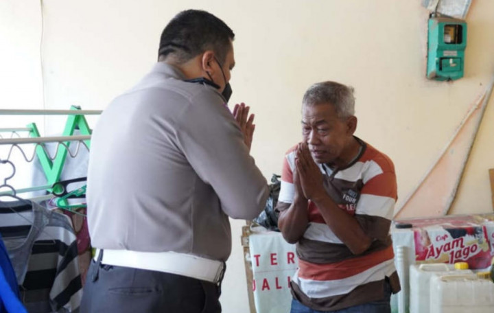 Jadi Manusia Silver, Pensiunan Polisi Ini Banjir Bantuan