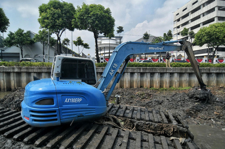 Antisipasi Banjir, DKI Jakarta Gelar Gerebek Lumpur