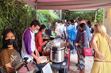 Gado-Gado Hingga Tarian Tradisional Meriahkan Bazar Indonesia di Marseille