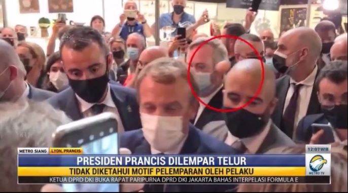 Presiden Prancis Emmanuel Macron dilempar telur saat kunjungan kerja di pameran perdagangan makanan internasional di Kota Lyon. MetroTV
