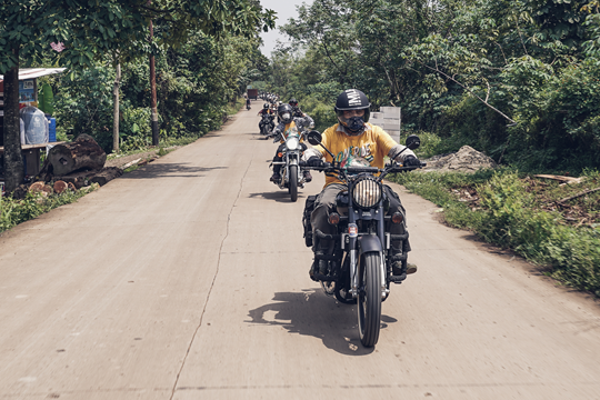 Komunitas Royal Enfield Di Seluruh Dunia Turun Ke Jalan, Ada Apa?