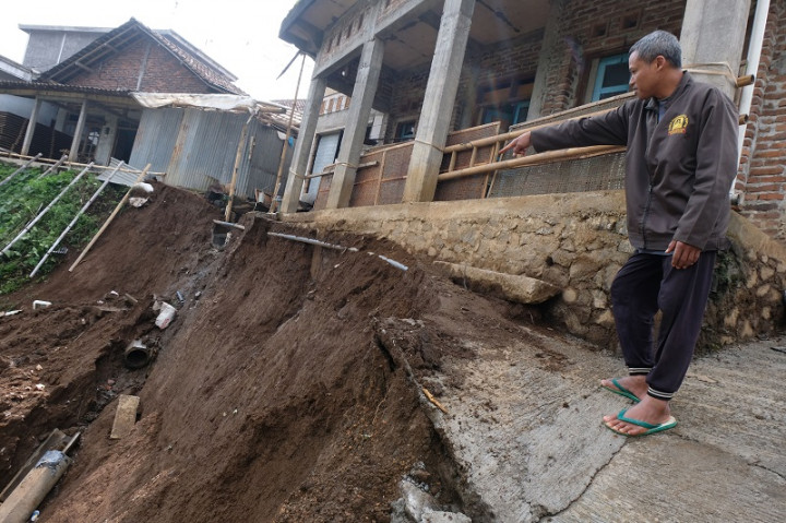 Longsor di 3 Desa, Banjarnegara Minta Warga Waspada