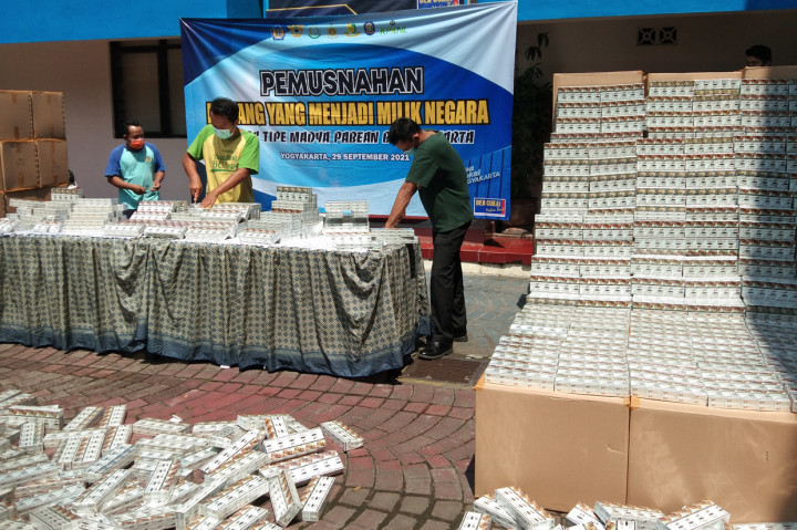Foto: 2,9 Juta Batang Rokok Ilegal Dimusnahkan Bea Cukai Yogyakarta