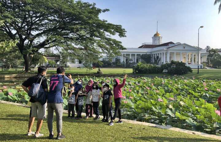 <i>Kebun Raya Bogor Bukan Tempat Rekreasi</i>