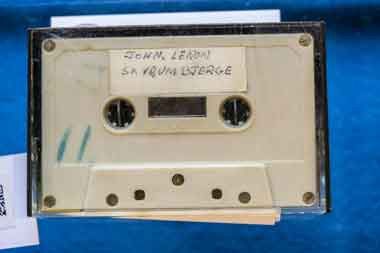 Kaset Wawancara John Lennon dan Yoko Ono Laku Rp832 Juta