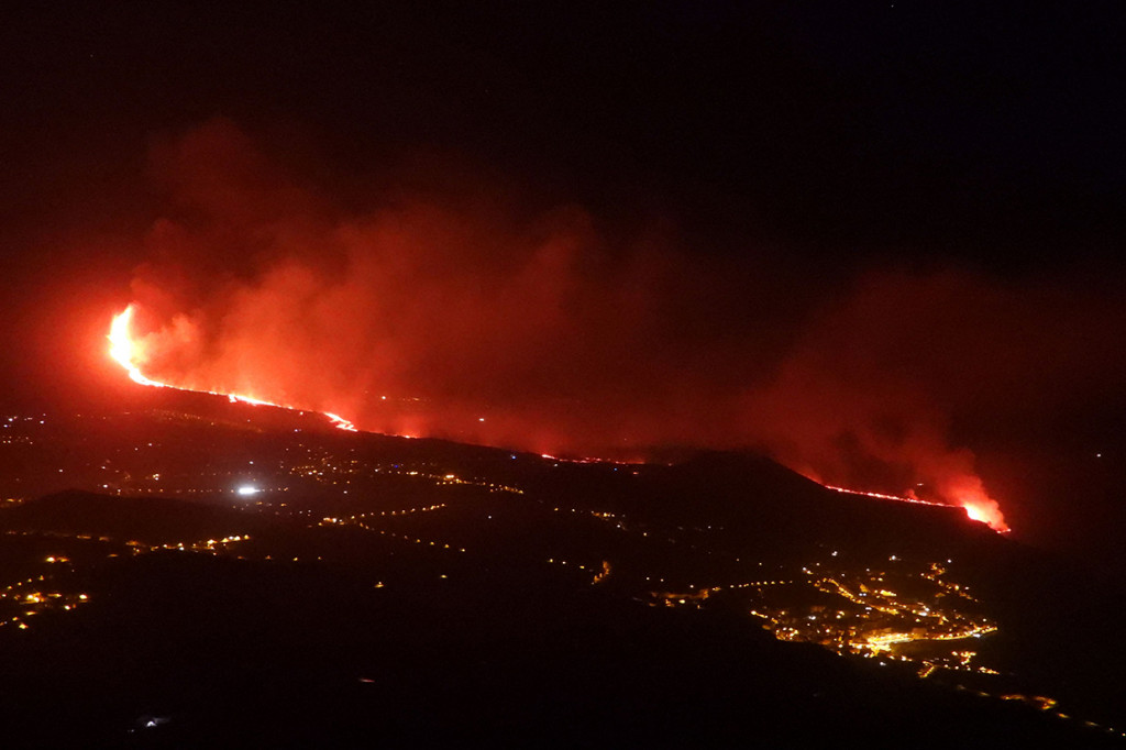 Foto: Lava Cumbre Vieja di Spanyol Mencapai Laut