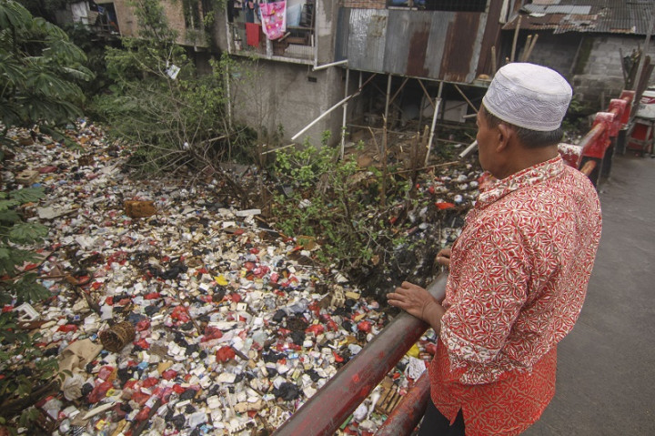 Sejumlah Sungai di Kota Depok Tertutup Sampah
