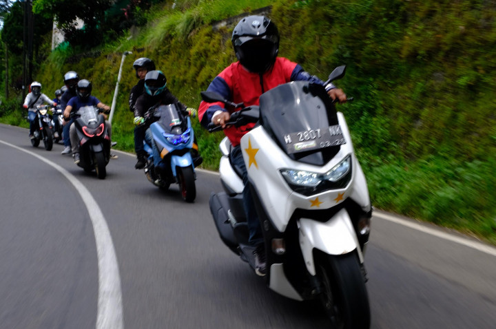 Trik Melewati Tikungan Ketika Touring