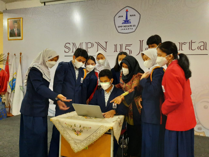 Siswa SMPN 115 Jakarta Bikin Program <i>E-Commerce</i>