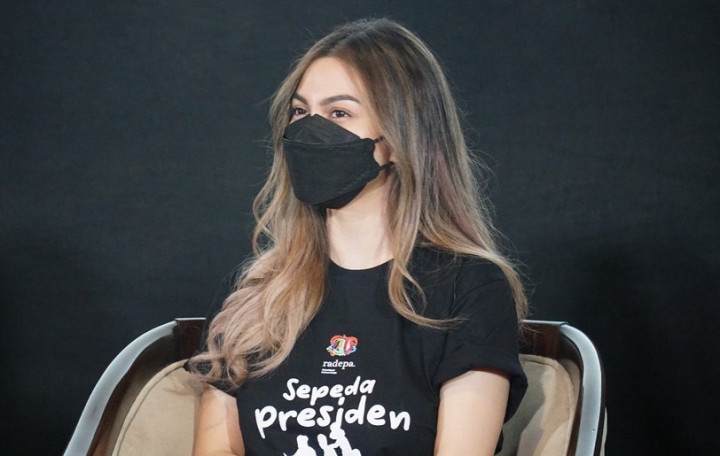 Ariel Tatum Ganti Gaya Rambut demi Sepeda Presiden