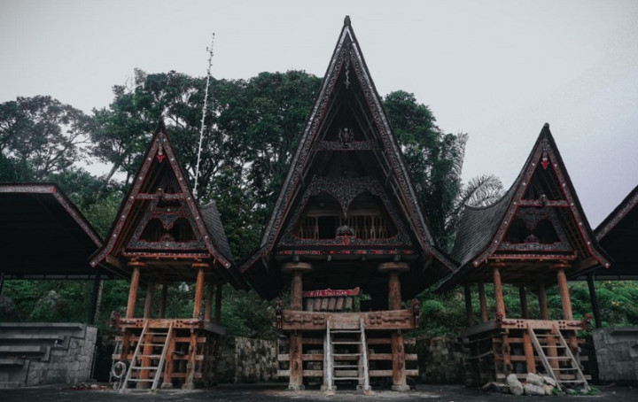 Perbaikan Rumah Gorga di Kampung Ulos Rampung Akhir Tahun