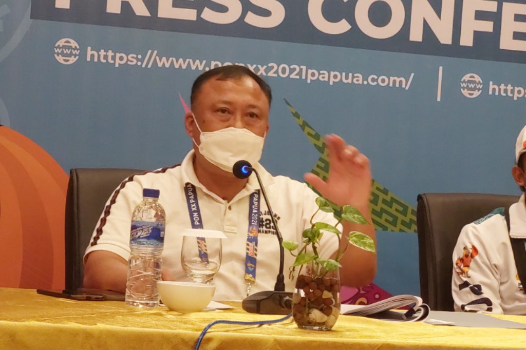 Technical Delegate (TD) Terbang Layang PON XX Papua Prasetyo Herminto (ANTARA/Evarianus Supar)