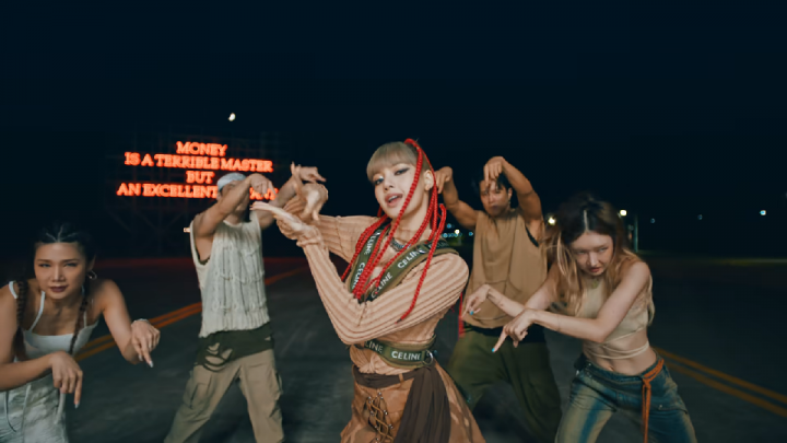 Lisa Blackpink Dituduh Melakukan Perampasan Budaya, Apa Itu?
