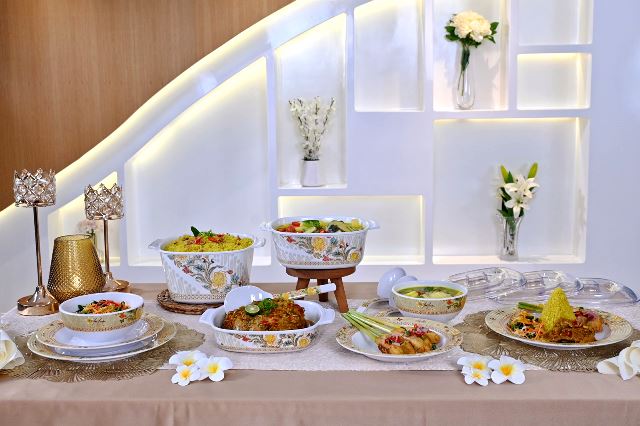 Batik kali ini juga tersemat indah dalam wadah makan di Hari Batik Nasional. (Foto: Dok. Tupperware Indonesia)