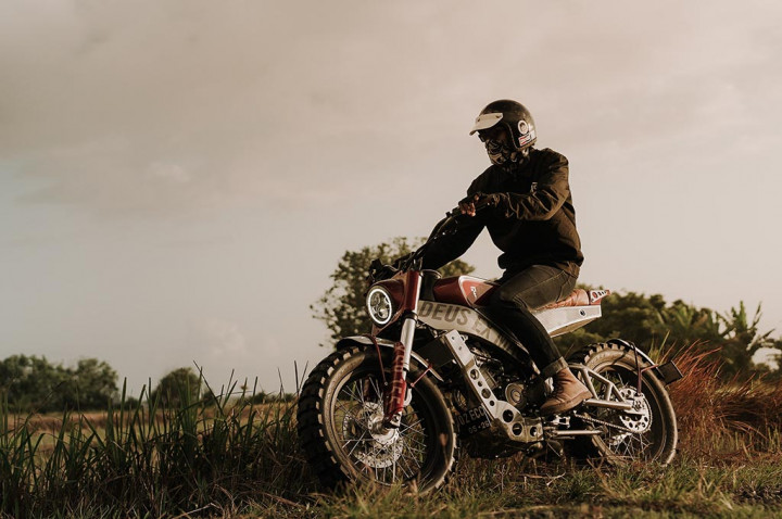 Yamaha XSR 155 Aka-Tombo, Menghormati Sang Legenda