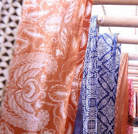 Batik adalah salah satu kain tradisional yang menjadi warisan budaya Indonesia dan diakui dunia. (Foto: Dok. Instagram/@danarhadi_id)