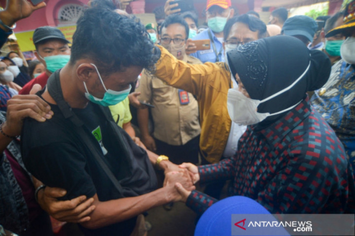 Risma 'Rekrut' Korban Longsor Padang Pariaman di Kemensos