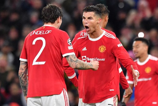 Cristiano Ronaldo (kanan). (Anthony Devlin / AFP)