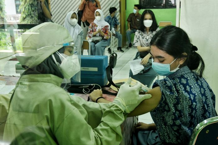 Punya 276 Juta Dosis Vaksin, Vaksinasi 70% Warga Ditargetkan Rampung Akhir Tahun