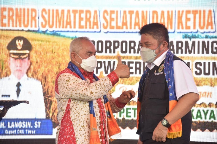 Dapat Pin Emas, Herman Deru Juga Ditawarkan Jadi Ketua Perhiptani Nasional