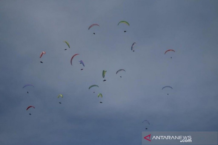 Paralayang PON XX Tandem Lintas Alam Bakal Masuk Rekor MURI