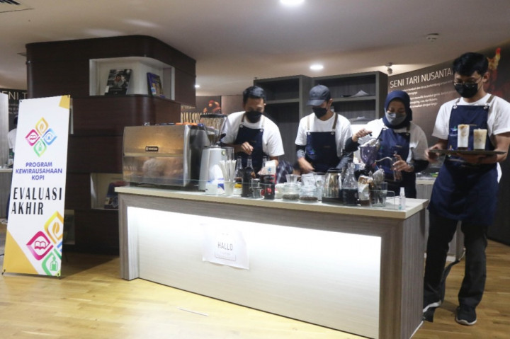 Pemandangan Langka, 20 Barista Unjuk Gigi di Perpusnas