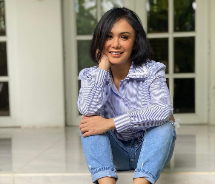 Yuni Shara Pakai Jasa Permak Keliling, Netizen Heboh