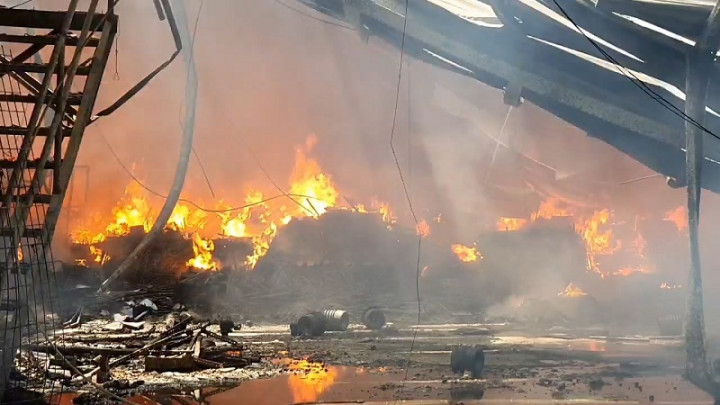 Diduga Gudang Milik Lazada Terbakar