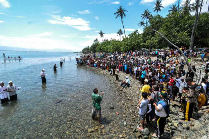 Melihat Prosesi Mandi Safar di Palu
